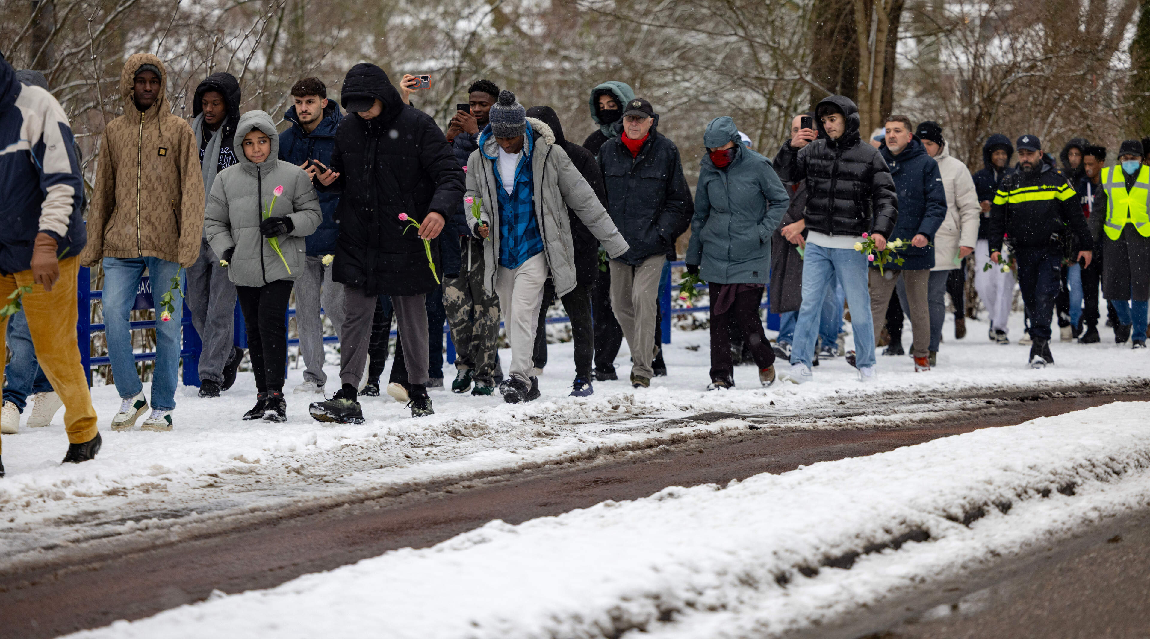 OM: Efe Y. (25) werd ’geprankt’ en schoot twee onschuldige tieners dood in Piet Wiedijkpark in Amsterdam